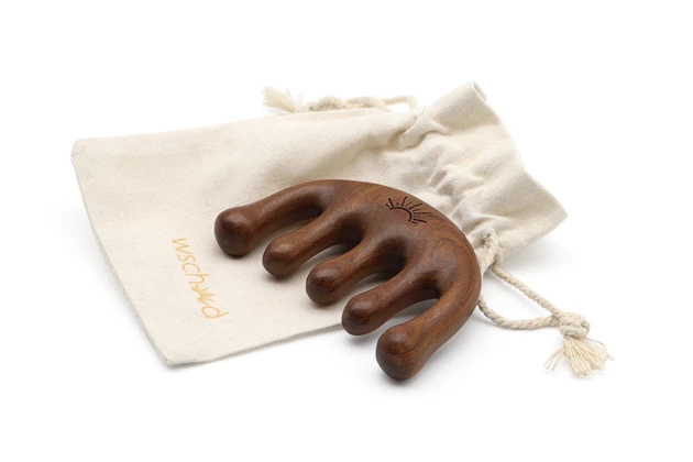 Pieptene din lemn pentru masaj