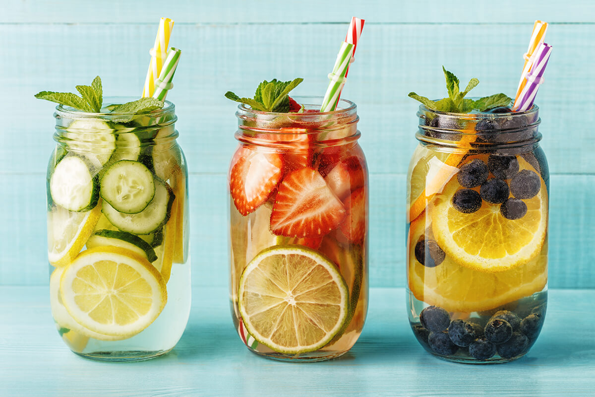 Băuturile răcoritoare sănătoase vă ajută să mențineți regimul de hidratare.