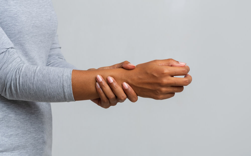 Durerea încheieturii mâinii este simptomul principal al sindromului de tunel carpian