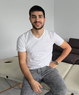 Profesionalism și cunoștințe vaste. Are 25 de ani și așa îl evaluează clienții săi. Profesionalism și cunoștințe vaste. Are 25 de ani și așa îl evaluează clienții săi.